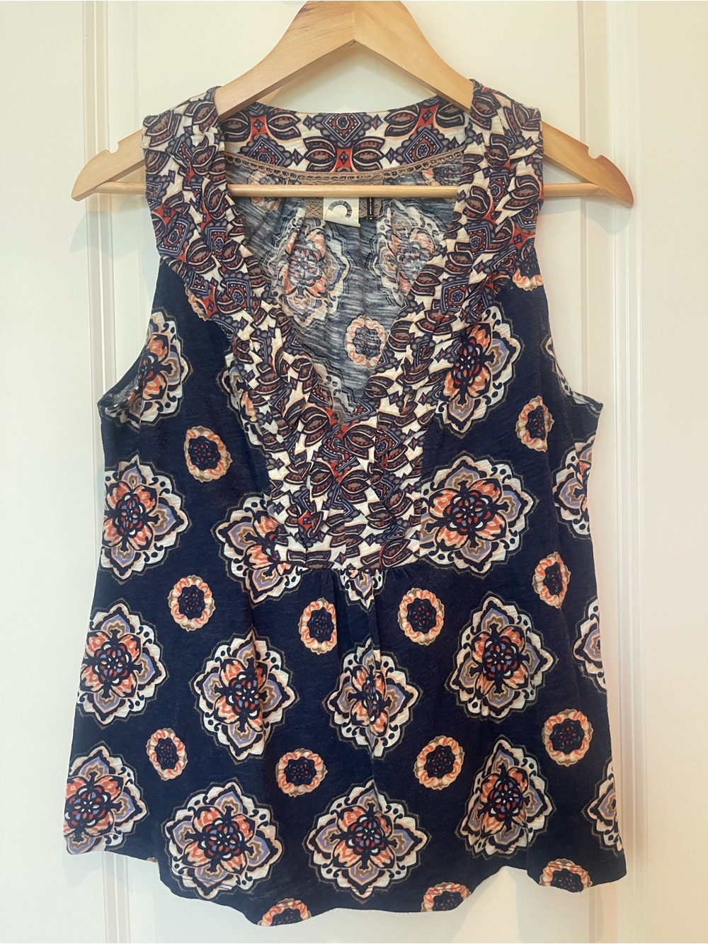Sleeveless V-Neck Printed Tank Top - Navy and Cream with Peach Accents